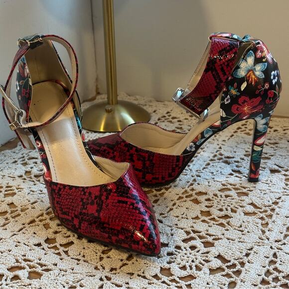 Chic Red Patterned Women's Heels - Picture 2 of 9